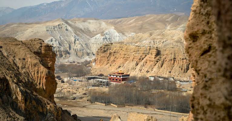 Upper Mustang canyon terrain